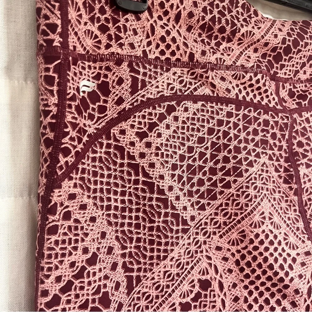 Fabletics Salar Printed Powerform Capri - Picture 5 of 7